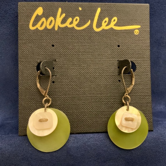 E6/ NWT  Cookie Lee  Earrings  - Green Shell - Picture 1 of 3